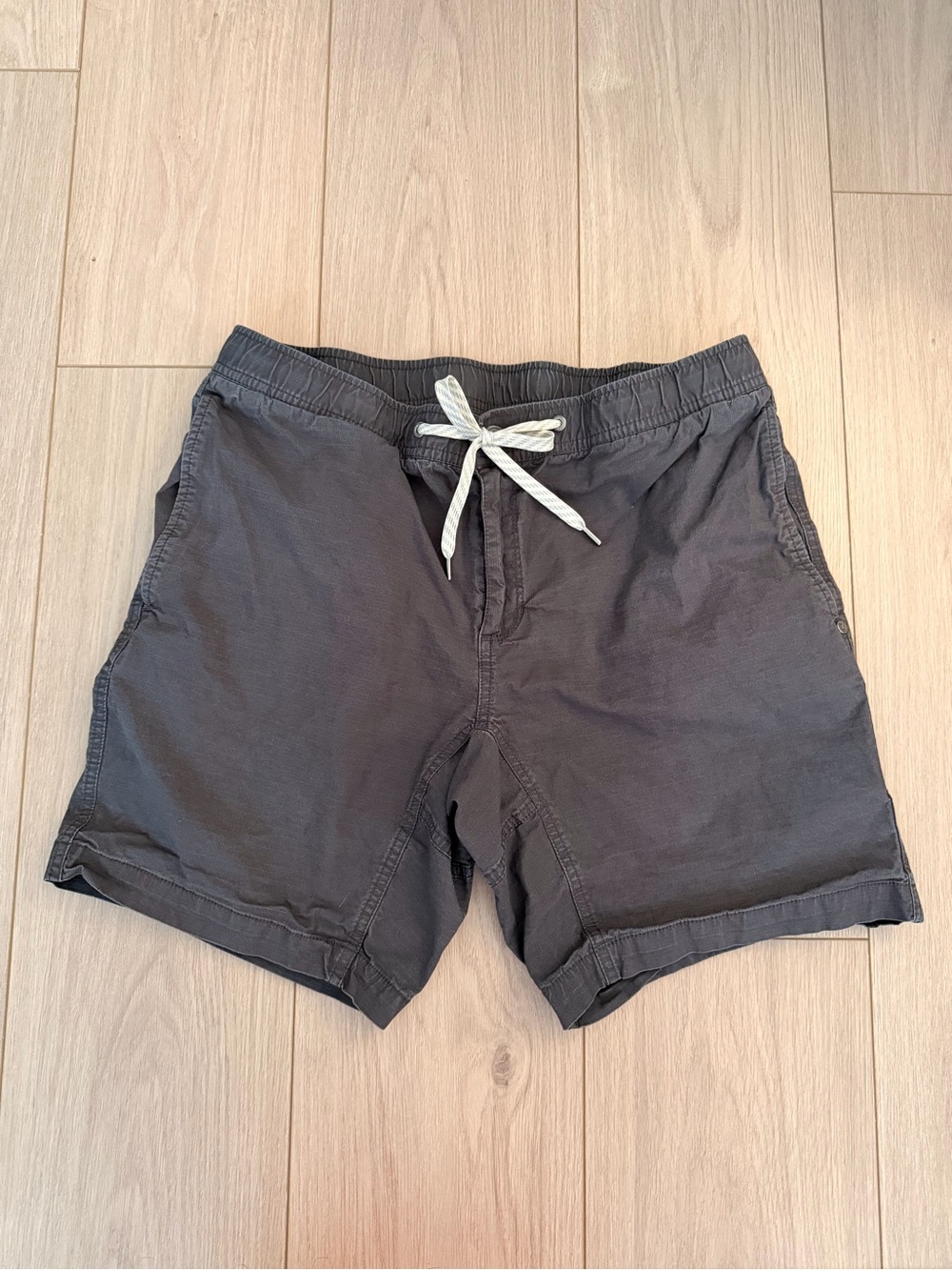 Vuori Mens Ripstop Short in Charcoal